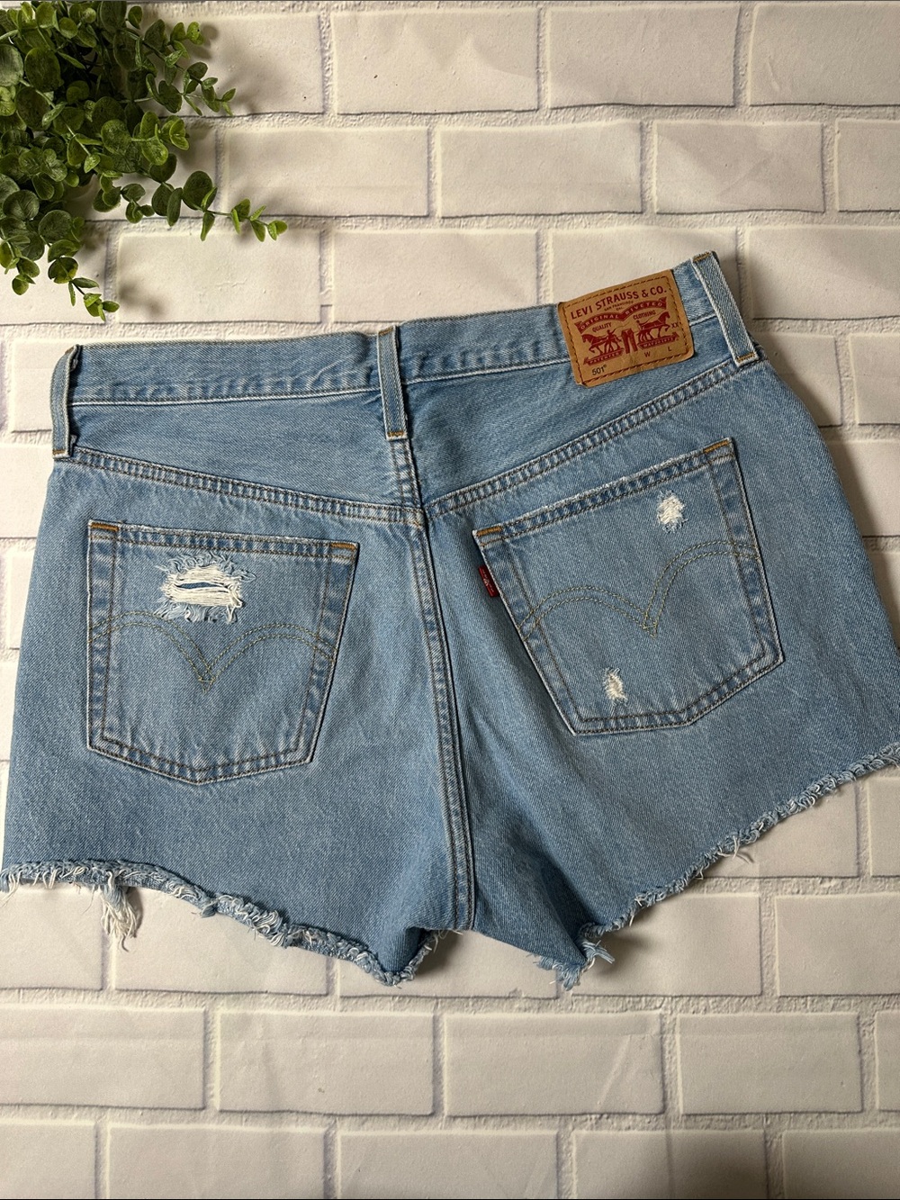 Levi's Light Blue Distressed Cutoff Button fly Denim Shorts Sz 30